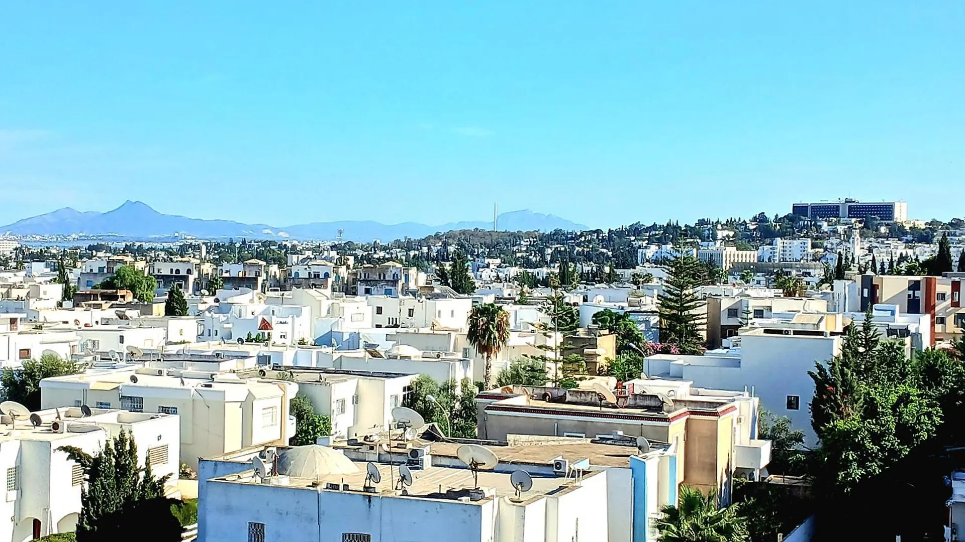 Studio Tres Haut Standing Avec Vue Degagee Tunis